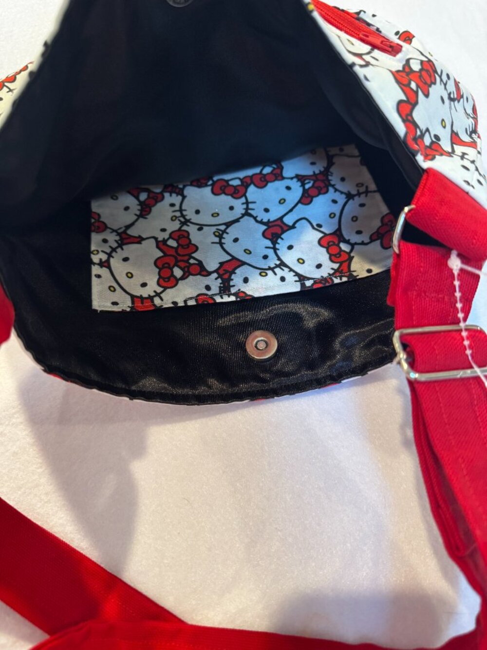 Sanrio Hello Kitty Canvas Hobo Crossbody Bag All Over Print NWT Red - Picture 7 of 10